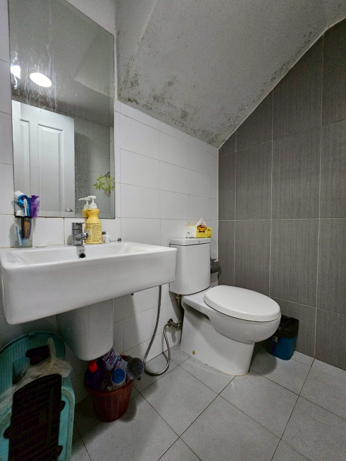 For SaleTownhomeKaset Nawamin,Ladplakao : Urgent sale price reduction!! Areeya Daily Kaset-Nawamin, 3-story townhome, area 16.9 sq m., functions: 3 bedrooms, 4 bathrooms, 2 parking spaces, beautiful house, ready to move in. Good location, convenient travel Near Central Ramintra and agricultural u