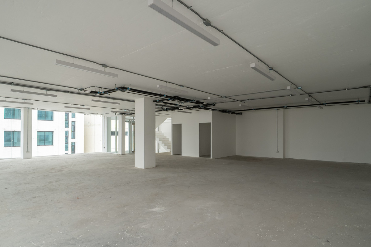 Home OfficeRama9, Petchburi, RCA : WS6779 For Rent/Sale: 6-story office building (including rooftop) in prime Rama 9 location, central business district, near MRT. Rent only 630,000 THB/month.