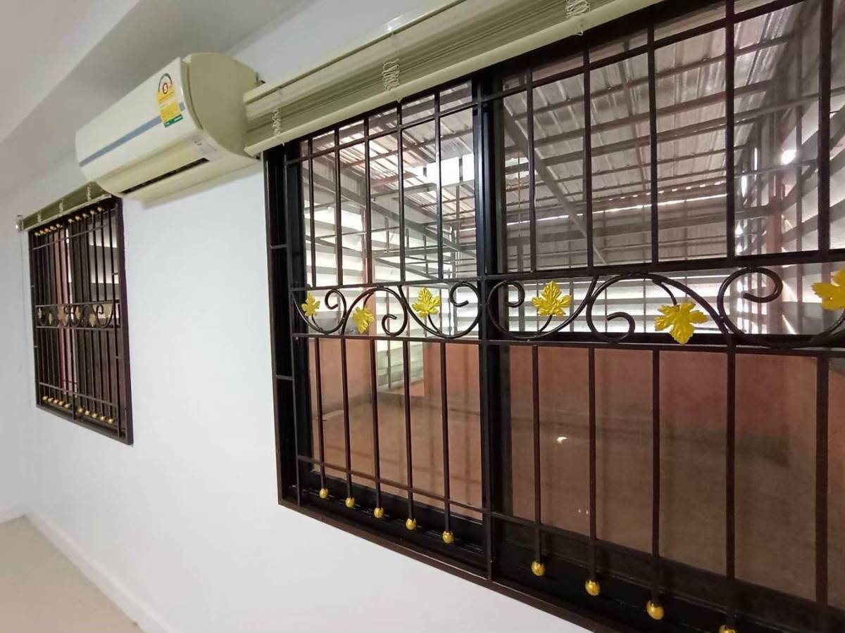 For RentShop HouseSamut Prakan,Samrong : Commercial building for rent Subrungruang City Bangpu Phase 2, near BTS Kheha Station, only 5 minutes.