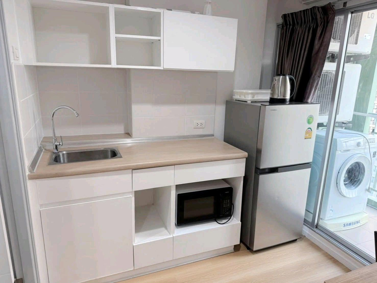 For RentCondoPattanakan, Srinakarin : Condo fully furnished, ready to move in, very good location, near Airport Link Hua Mak, convenient travel, near shopping malls, restaurants, lots of food 😊