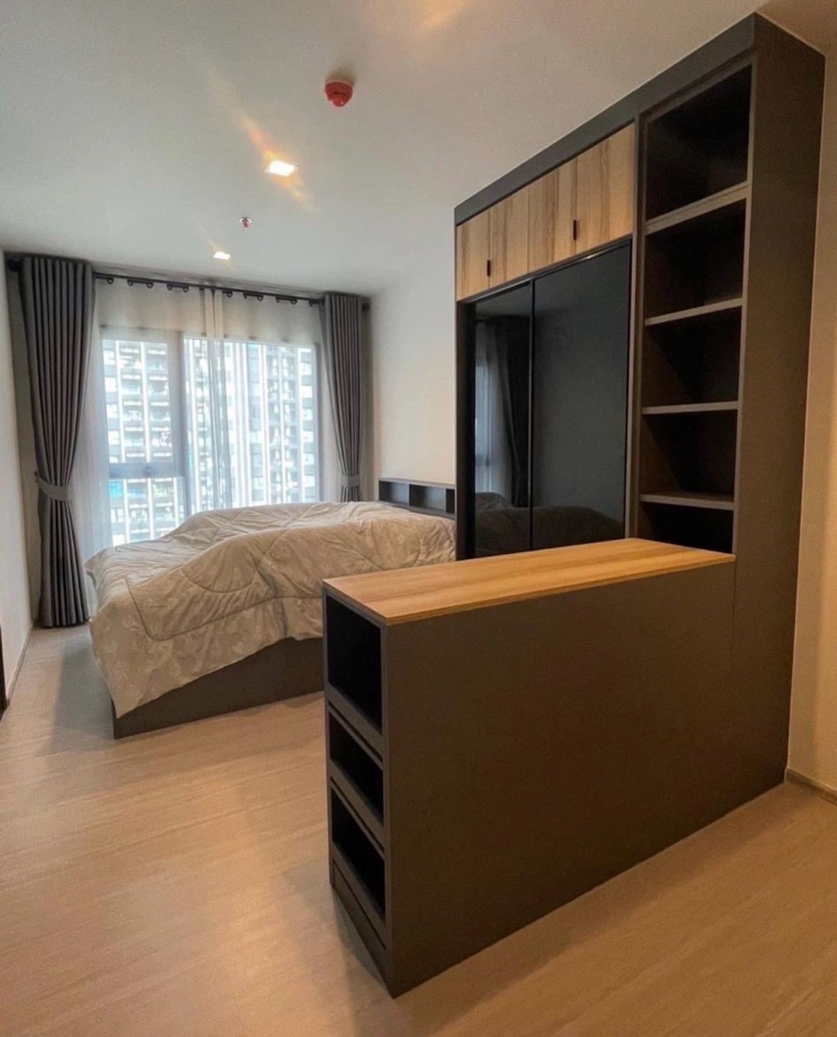 ให้เช่าคอนโดพระราม 9 เพชรบุรีตัดใหม่ RCA : #Z4865💥 060369 🔥ให้เช่าคอนโด Life Asoke Hype