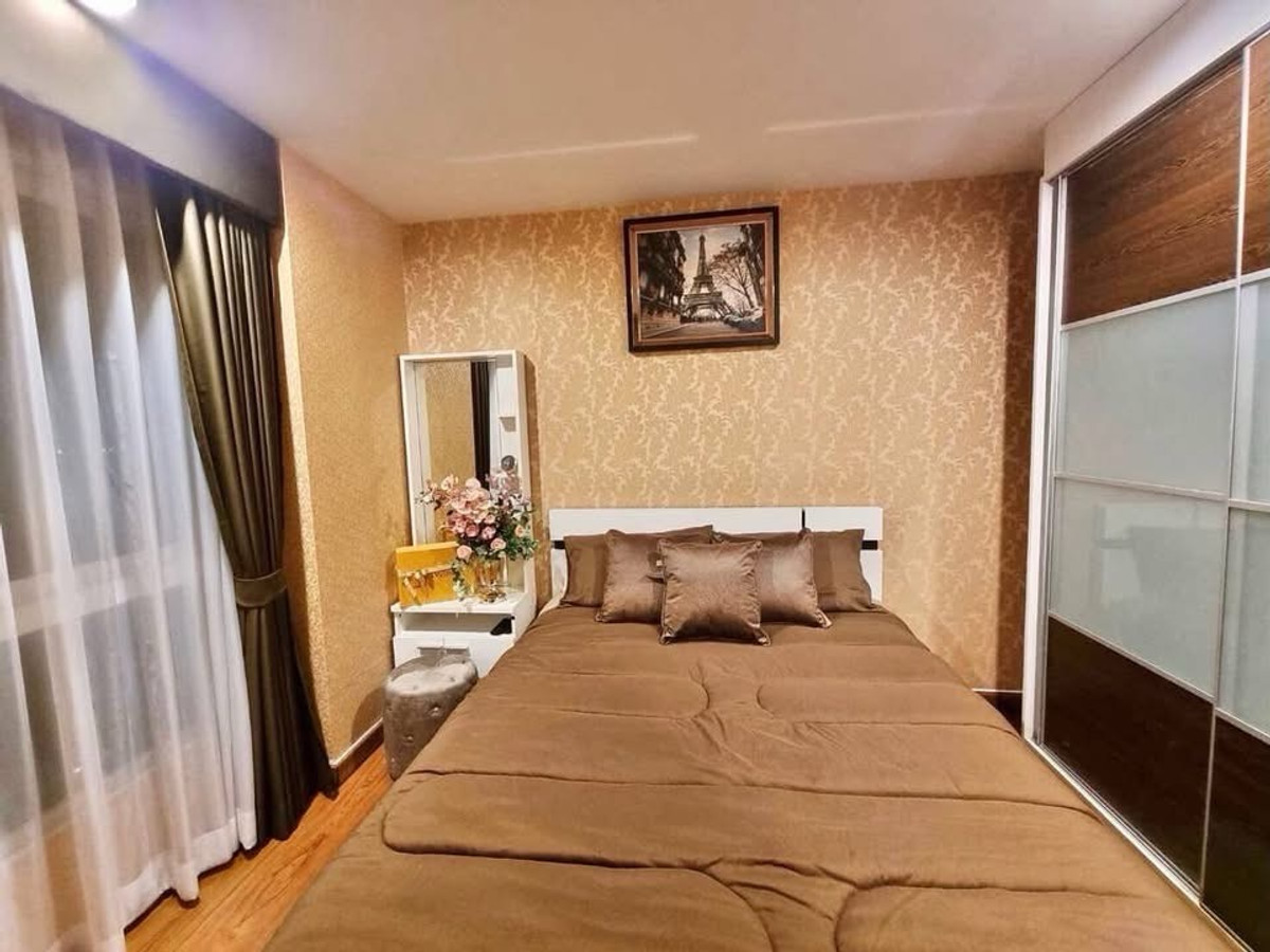 ให้เช่าคอนโดรัชดา ห้วยขวาง : ✨ ให้เช่า คอนโด Diamond Ratchada 12 
(B6902055) 
ใกล้ MRT ห้วยขวาง เดินเพียง 200 เมตร

💰 ค่าเช่า 29,000 บาท / เดือน
(รวมค่าส่วนกลาง + ที่จอดรถแล้ว)