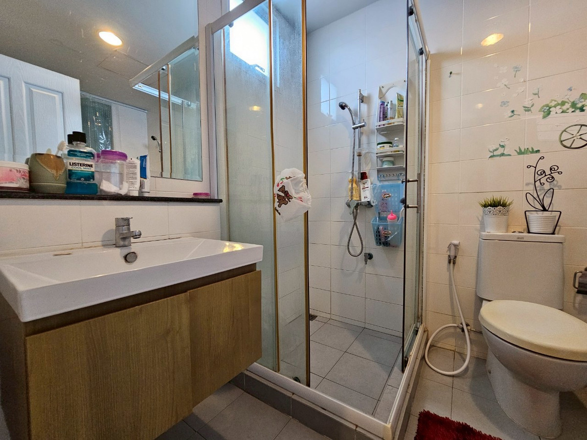 For SaleTownhomeKaset Nawamin,Ladplakao : Urgent sale price reduction!! Areeya Daily Kaset-Nawamin, 3-story townhome, area 16.9 sq m., functions: 3 bedrooms, 4 bathrooms, 2 parking spaces, beautiful house, ready to move in. Good location, convenient travel Near Central Ramintra and agricultural u