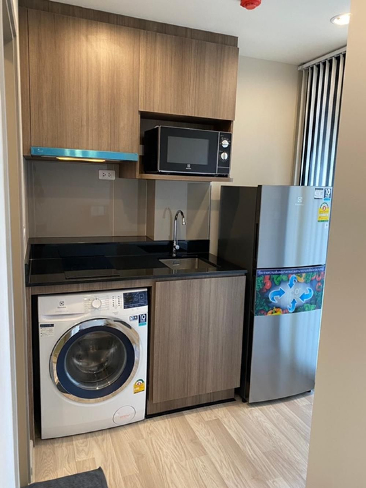 For RentCondoBangna, Bearing, Lasalle : Condo for Rent: Ideo Mobi Sukhumvit East Point Near BTS Bang Na (approx. 250 meters)