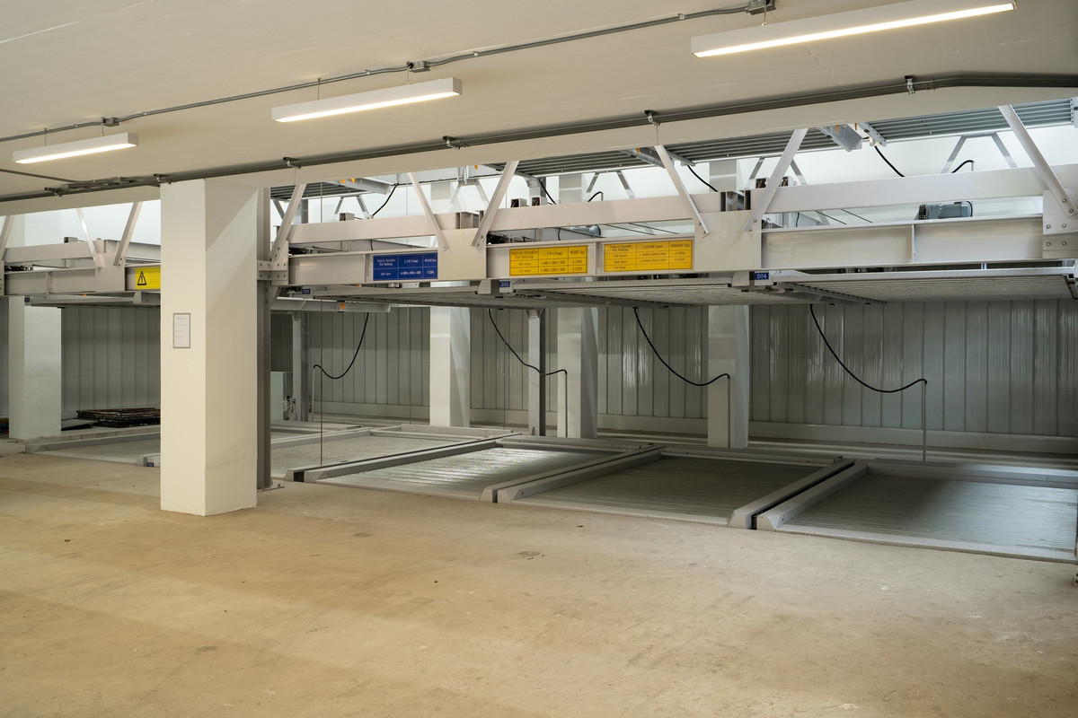 Home OfficeRama9, Petchburi, RCA : WS6779 For Rent/Sale: 6-story office building (including rooftop) in prime Rama 9 location, central business district, near MRT. Rent only 630,000 THB/month.