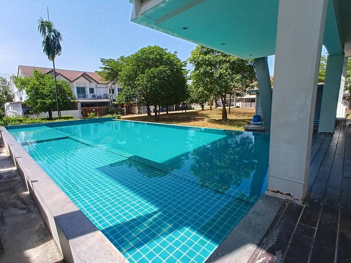 For SaleTownhomeNakhon Pathom : Corner townhome for sale, good location, wide area, north direction, Nakhon Pathom Province, price 2.09 million baht.