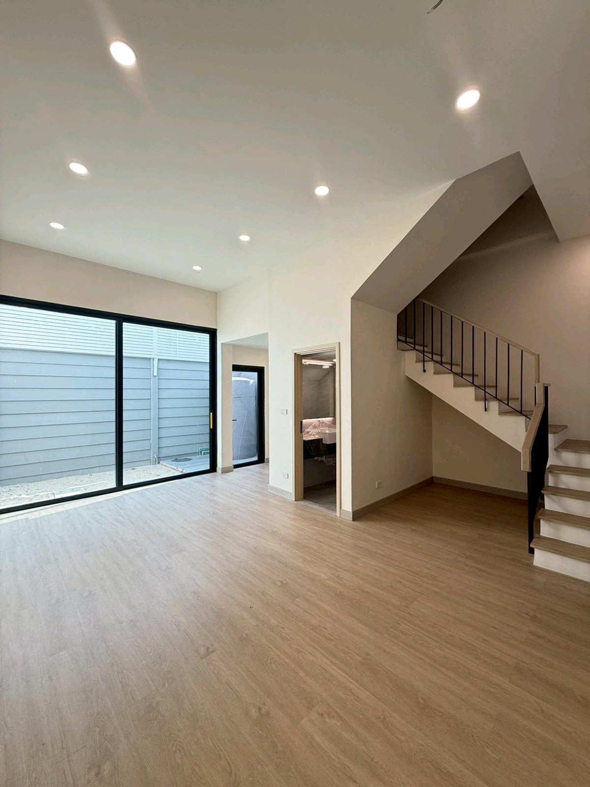 For SaleTownhomeRatchadapisek, Huaikwang, Suttisan : No down payment, special price, ready to transfer