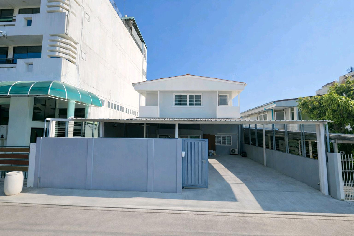 For SaleHouseRamkhamhaeng, Hua Mak : Single house for sale, prime location, Rama 9 Soi 43, near The Nine Department Store 
 ✅️ Rare item