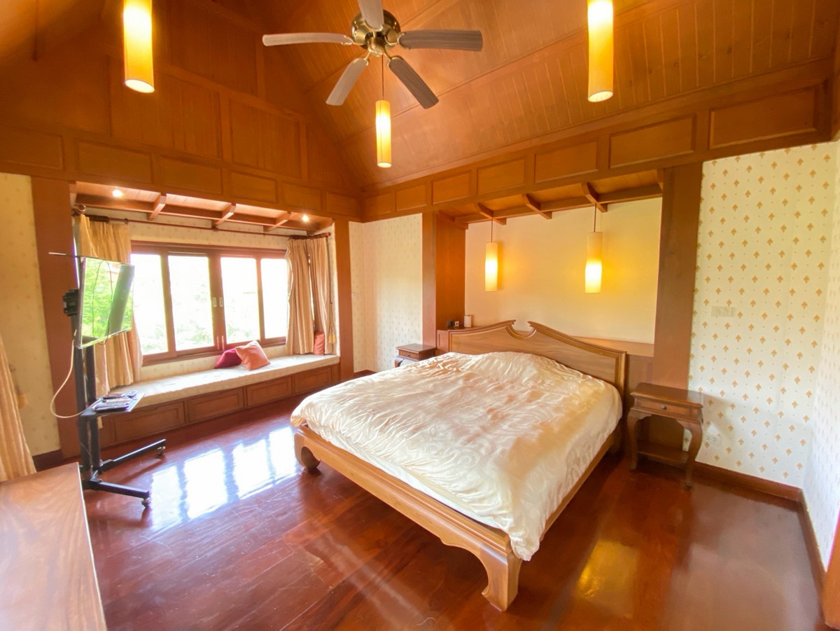 ขายบ้านพัทยา บางแสน ชลบุรี สัตหีบ : ขายพร้อมผู้เช่า 31/12/ 2570
พูลวิลล่าสไตล์ไทย-บาหลี 3.5 ชั้น ห่างจากหาดจอมเทียนเพียง 350 เมตร มีสระว่ายน้ำส่วนตัว