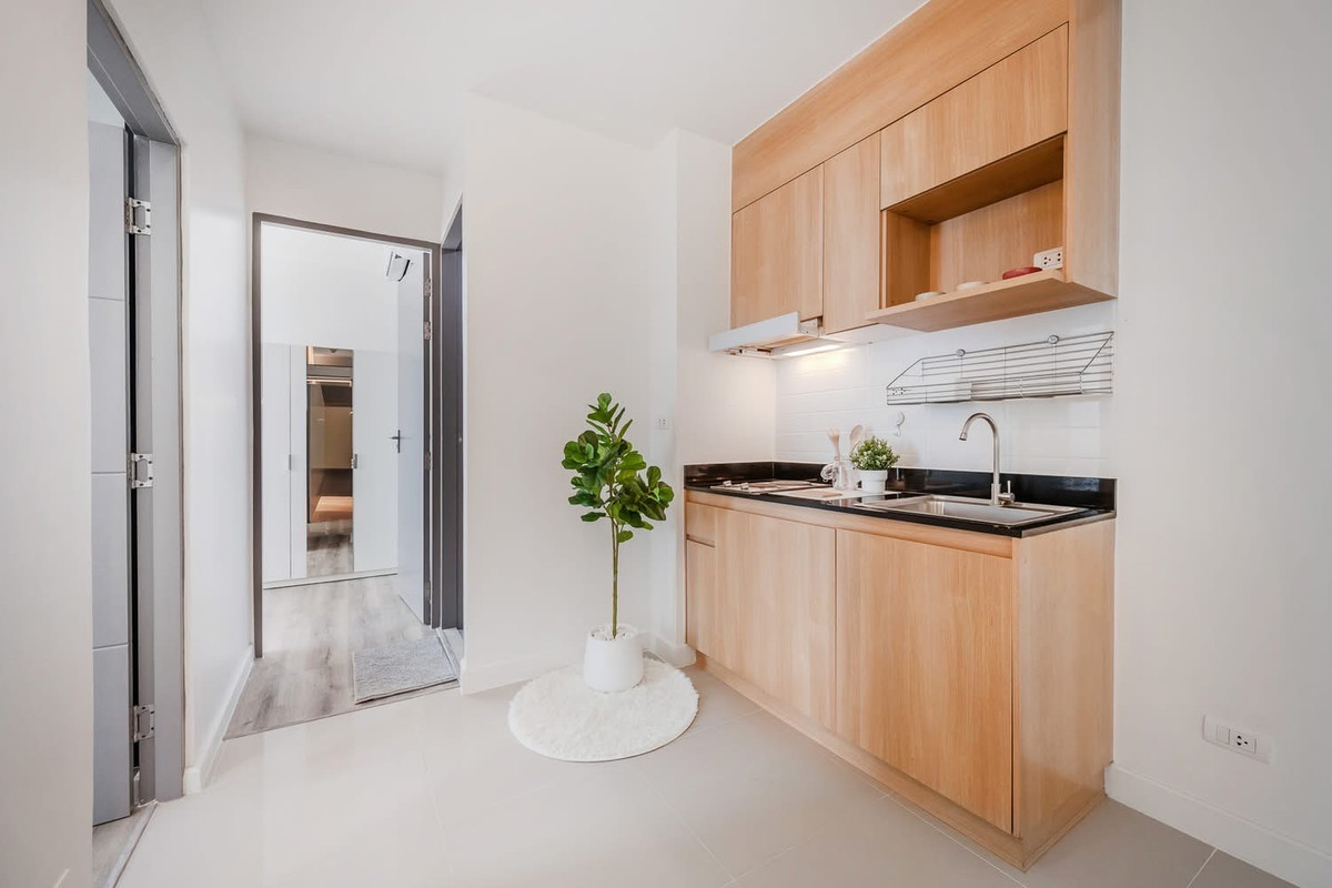 For SaleCondoOnnut, Udomsuk : ❤️ Beautiful room with a soft, elegant tone — flawless and almost brand new ✨ 🚆 Just a few steps to the BTS, making it the perfect city lifestyle.