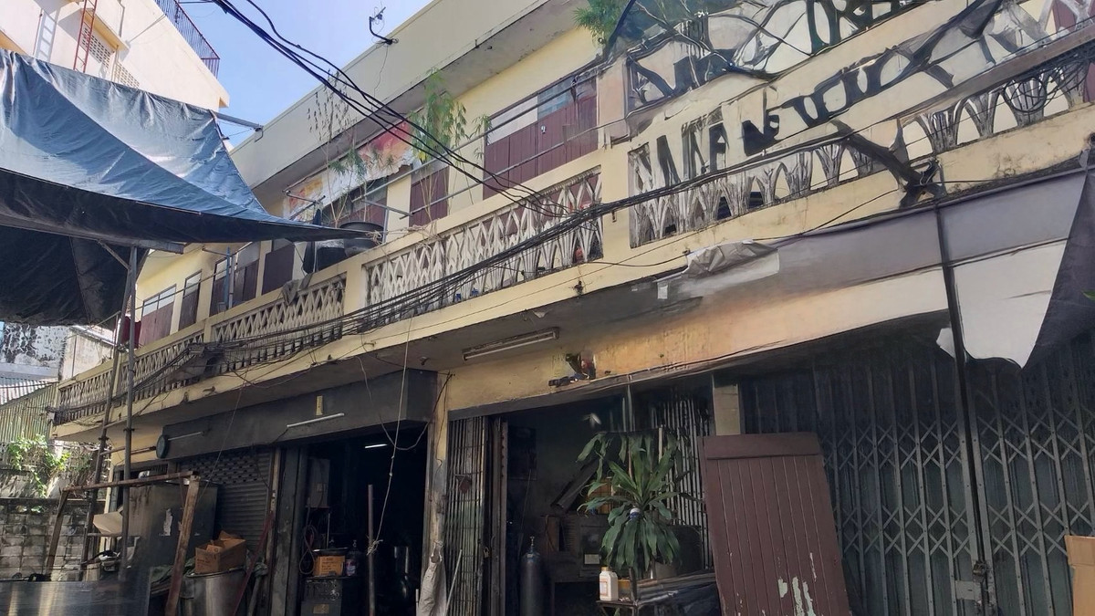 For SaleLandWongwianyai, Charoennakor : Prime Development Land with Existing Buildings for Sale in Thonburi – Wongwian Yai Area Near ICONSIAM & MRT, Ideal for Large-Scale Project Investment