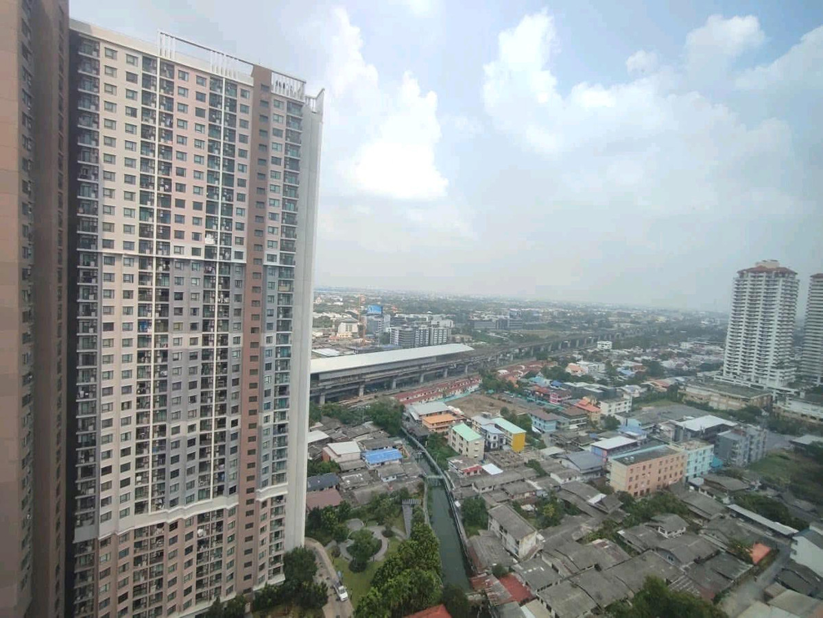 For RentCondoPattanakan, Srinakarin : Condo fully furnished, ready to move in, very good location, near Airport Link Hua Mak, convenient travel, near shopping malls, restaurants, lots of food 😊