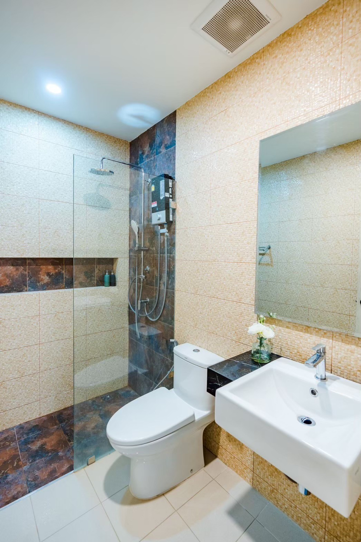 ขายชะอำ เพชรบุรี : วันหยุดของครอบครัวคุณ — ควรมี สไลเดอร์ 15 เมตร รออยู่ 🎢 และเมื่อคุณกลับบ้าน พูลวิลล่าหลังนี้ยังทำงานแทนคุณ — รับ 35,000 บาท/เดือน เป็น Passive Income 💰 Yield 5%