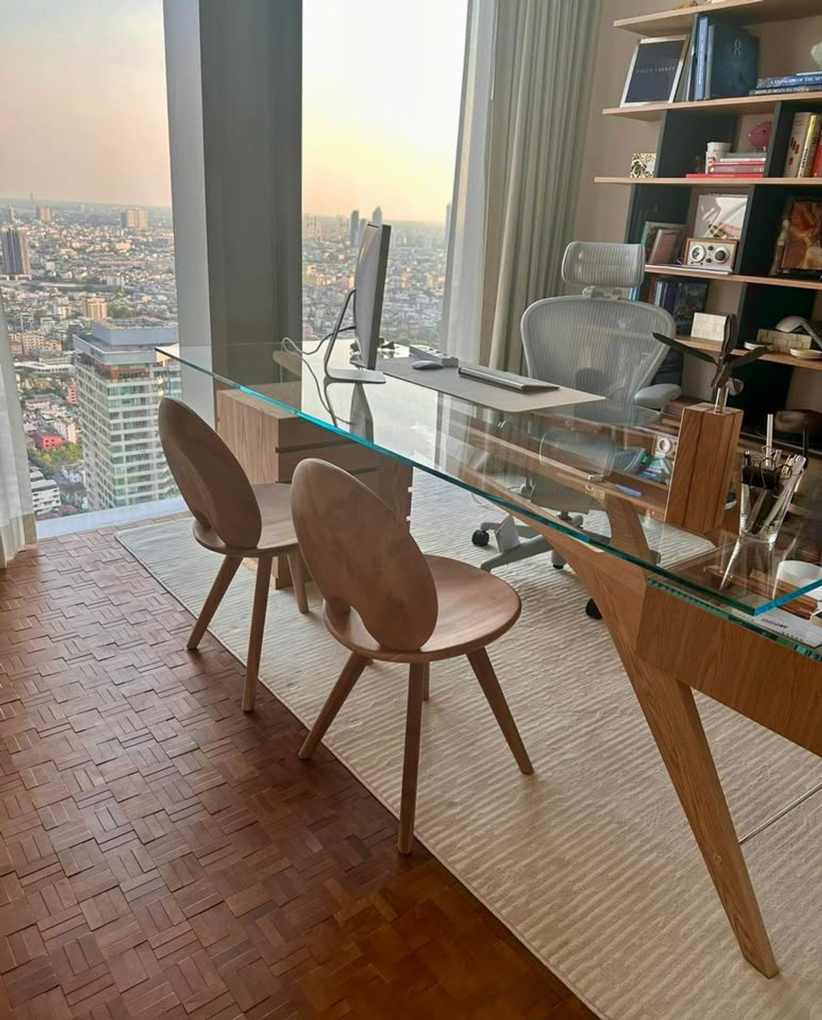 For RentCondoSathorn, Narathiwat : ⭐️ The Ritz - Carlton Residences at MahaNakhon⭐️ 2 BEDS 3 BATHS 126 sq m. Very beautiful view, luxurious room, fully decorated.