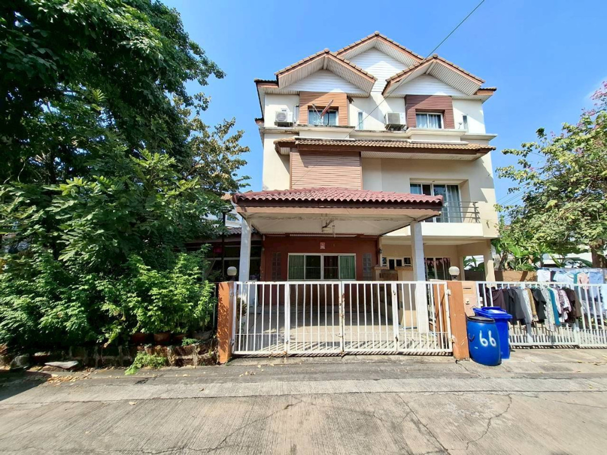 ขายทาวน์โฮมนนทบุรี บางใหญ่ บางบัวทอง : ขายทาวน์เฮ้าส์ 3 ชั้น หมู่บ้านภัทรนิเวศน์ อุทยานทอง ซอยกรมที่ดินบางบัวทอง นนทบุรี