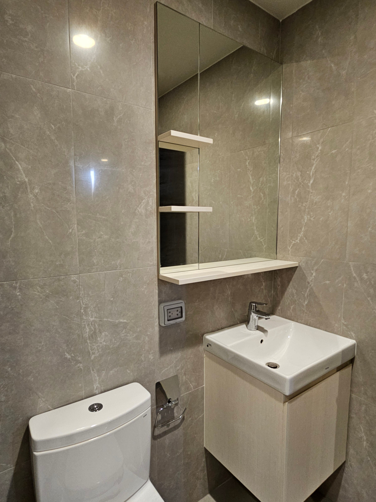 For RentCondoSathorn, Narathiwat : ดิ อิสระ สาทร  ให้เช่า 1 นอน 1 น้ำ พื้นที่ 33 ตรม  25,000 บาท สนใจโทร น้อง 096-2615656 พร้อมให้นัดหมายเข้าชมทุกวัน  The Issara Sathorn for RENT 1bed 1 bath 33 Sq,m price 25,000 Baht   call Nong 096-2615656 Ready to touring everyday   ห้องกว้าง 33 ตรม. พร้