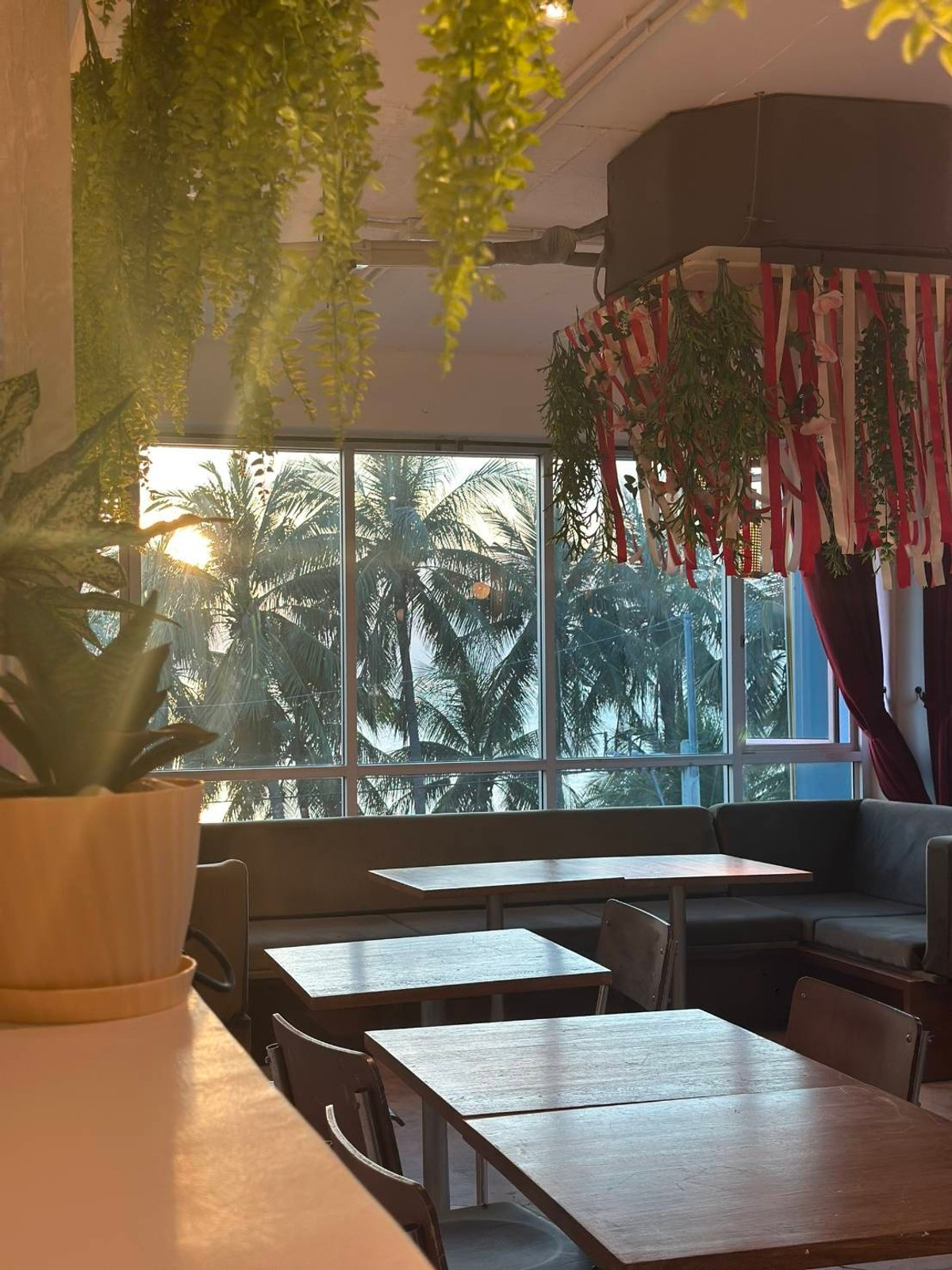 เซ้งร้านค้า/ตลาดนัดพัทยา บางแสน ชลบุรี สัตหีบ : เซ้งร้านเหล้า วิวทะเล บางแสน หาดวอน ใกล้วงเวียนบางแสน นักท่องเที่ยวเยอะ มีลานจอดรถ