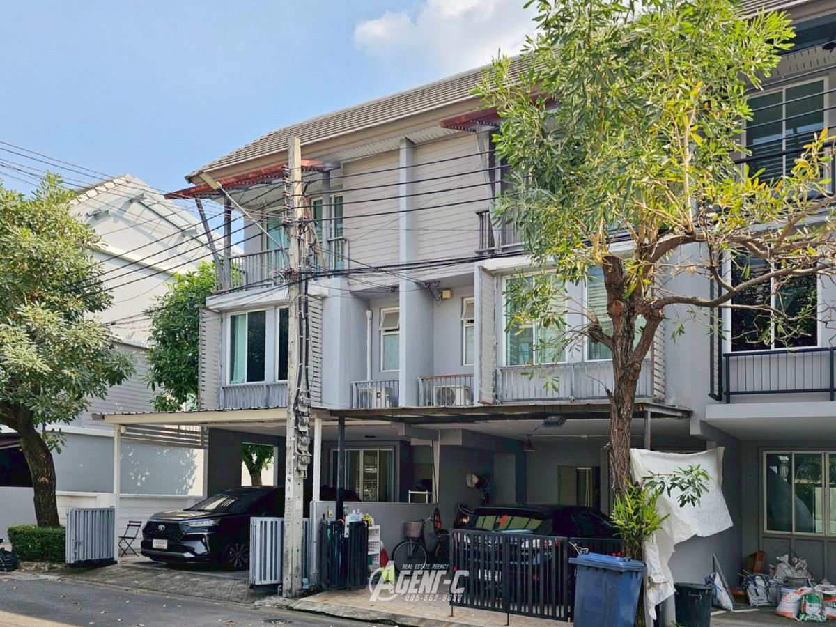 For SaleTownhomeKaset Nawamin,Ladplakao : Urgent sale price reduction!! Areeya Daily Kaset-Nawamin, 3-story townhome, area 16.9 sq m., functions: 3 bedrooms, 4 bathrooms, 2 parking spaces, beautiful house, ready to move in. Good location, convenient travel Near Central Ramintra and agricultural u