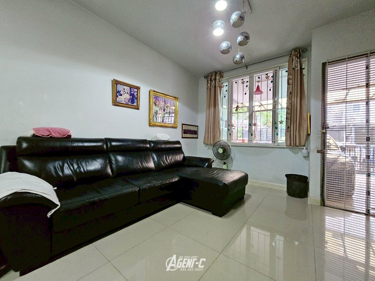 For SaleTownhomeKaset Nawamin,Ladplakao : Urgent sale price reduction!! Areeya Daily Kaset-Nawamin, 3-story townhome, area 16.9 sq m., functions: 3 bedrooms, 4 bathrooms, 2 parking spaces, beautiful house, ready to move in. Good location, convenient travel Near Central Ramintra and agricultural u