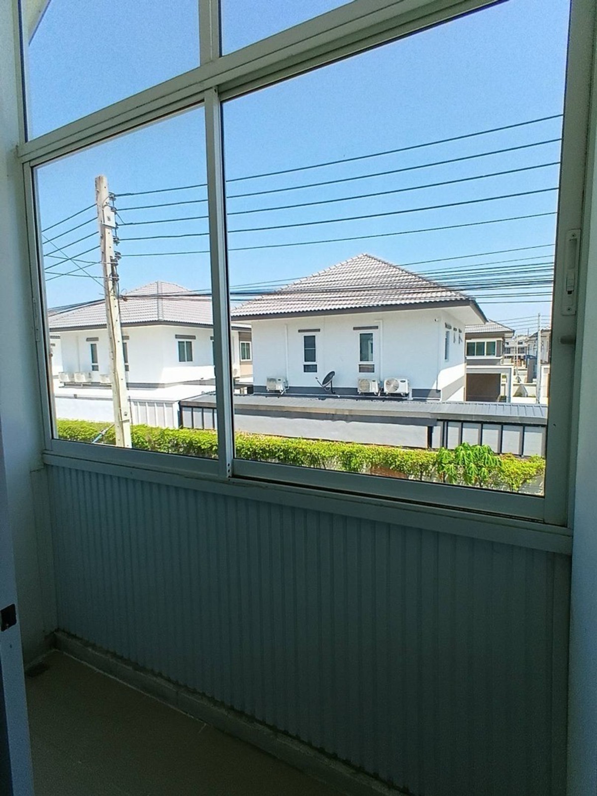 For SaleTownhomeNakhon Pathom : Corner townhome for sale, good location, wide area, north direction, Nakhon Pathom Province, price 2.09 million baht.