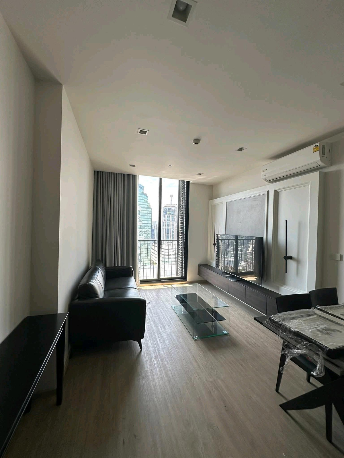 For RentCondoSukhumvit, Asoke, Thonglor : 💫🍃 Prime Sukhumvit location, near BTS Phrom Phong, convenient travel, near famous department stores, restaurants, and lifestyle zones for foreigners.