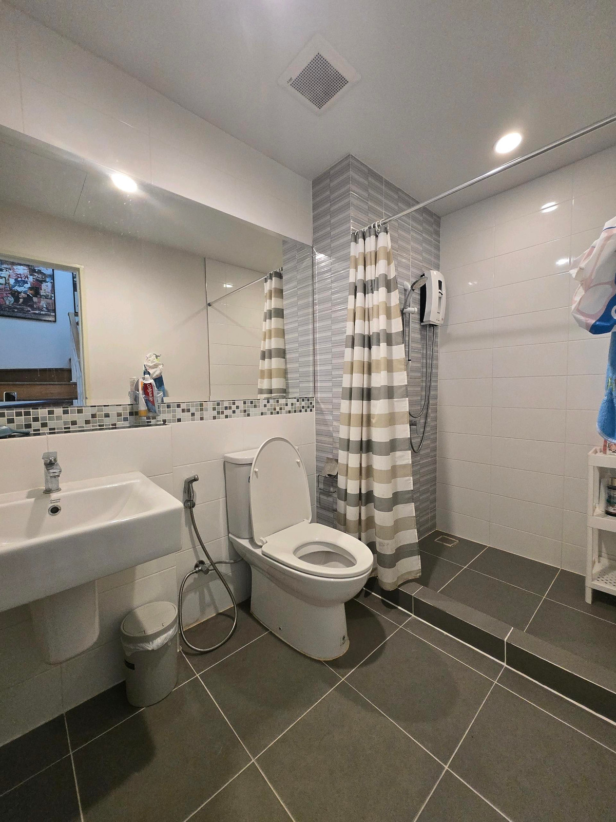 ขายทาวน์โฮมนวมินทร์ รามอินทรา : ขายทาวน์โฮม 3 ชั้น บ้านกลางเมือง รามอินทรา หลังมุม ติดสวนส่วนกลาง บรรยากาศดี

