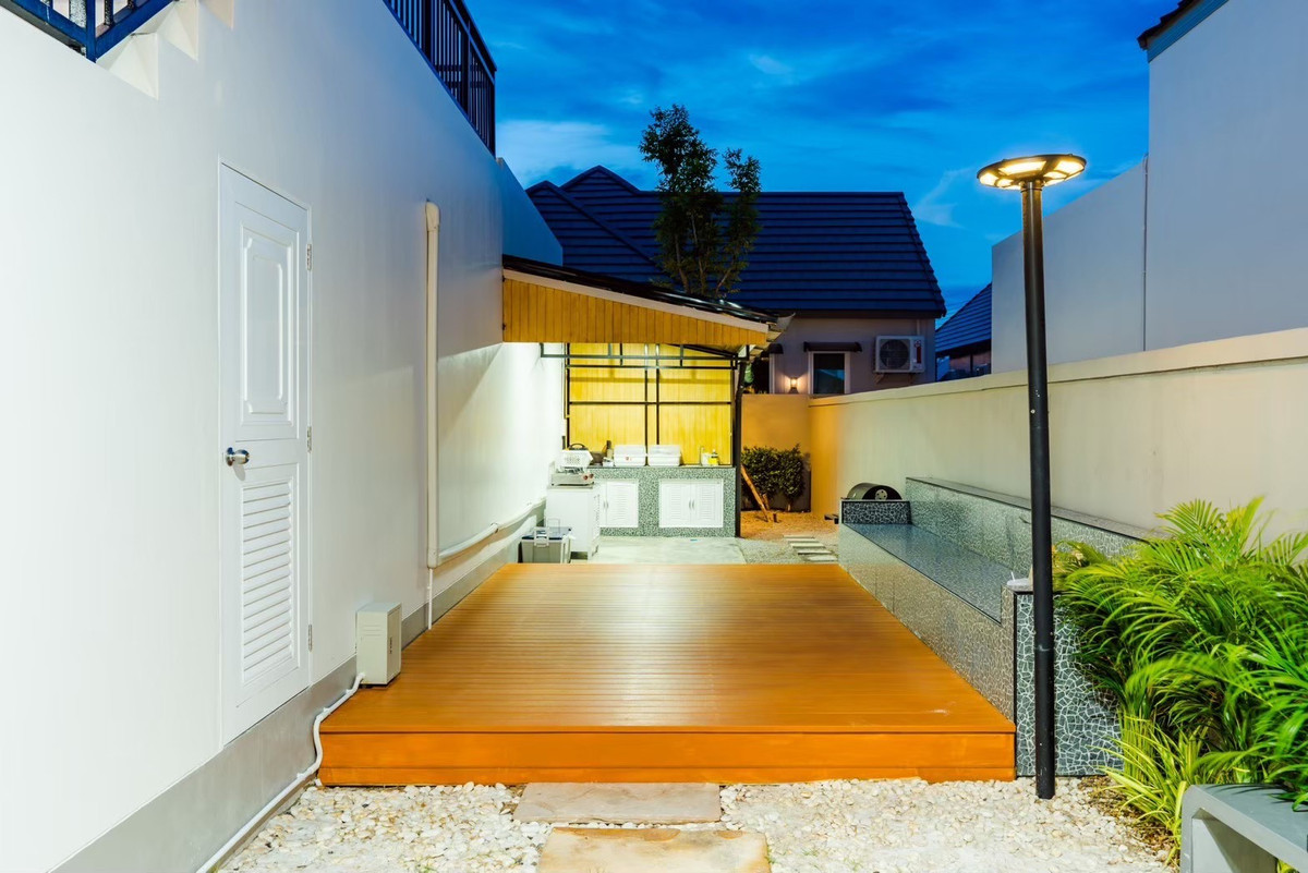 ขายชะอำ เพชรบุรี : วันหยุดของครอบครัวคุณ — ควรมี สไลเดอร์ 15 เมตร รออยู่ 🎢 และเมื่อคุณกลับบ้าน พูลวิลล่าหลังนี้ยังทำงานแทนคุณ — รับ 35,000 บาท/เดือน เป็น Passive Income 💰 Yield 5%