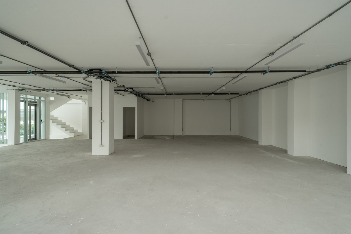 Home OfficeRama9, Petchburi, RCA : WS6779 For Rent/Sale: 6-story office building (including rooftop) in prime Rama 9 location, central business district, near MRT. Rent only 630,000 THB/month.