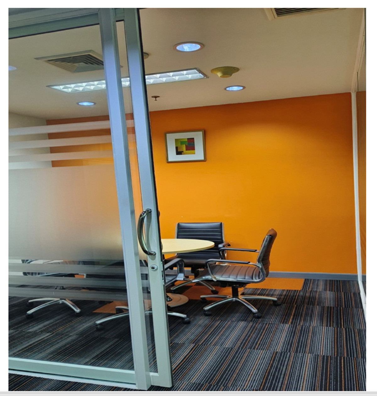 For RentOfficeBangna, Bearing, Lasalle : Office for rent/sale, Central City Tower Building. (next to Central Bangna Department Store) Area size: 186 sq m. Floor: 19