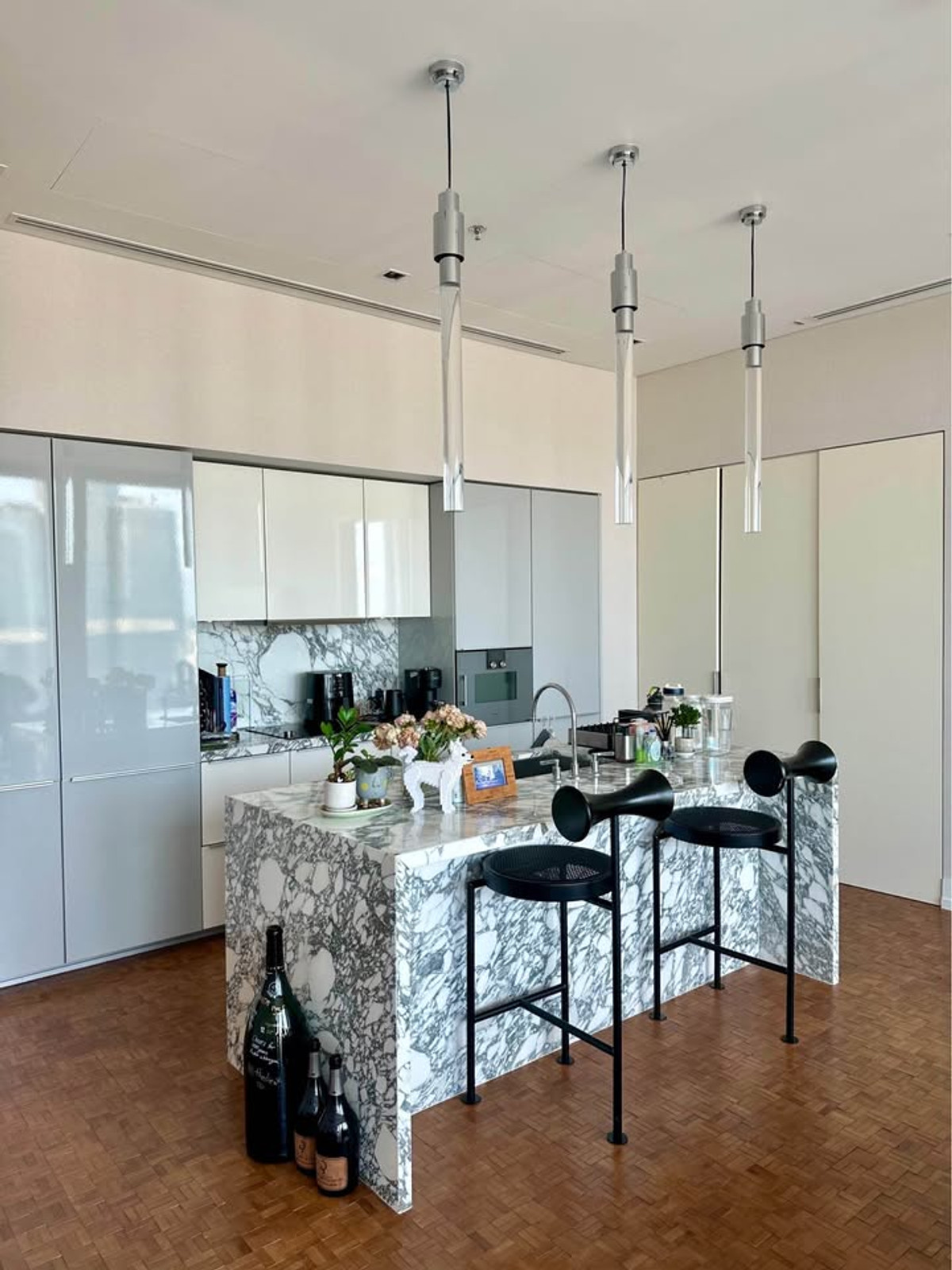 For RentCondoSathorn, Narathiwat : ⭐️ The Ritz - Carlton Residences at MahaNakhon⭐️ 2 BEDS 3 BATHS 126 sq m. Very beautiful view, luxurious room, fully decorated.