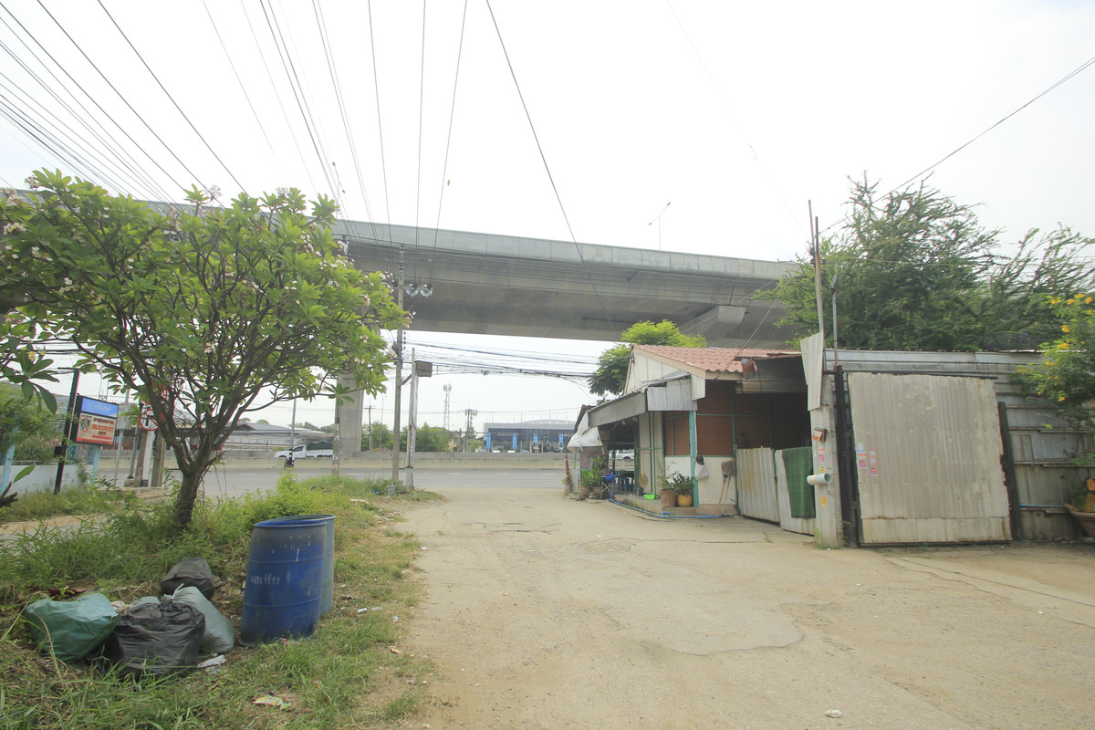 ขายที่ดินพระราม 2 บางขุนเทียน : ขายที่ดินพระราม2 ระหว่างพระราม2ซ.98กับ100 ที่ดินถมแล้ว 7-1-5 ไร่ ลงเสาเข็มทั่วบริเวณที่ดิน ขาเข้าเมืองใกล้ทางด่วนสุขสวัสดิ์ บางพลี สร้างโกดัง ออฟฟิศ สำนักงาน 38,000บาท/วา