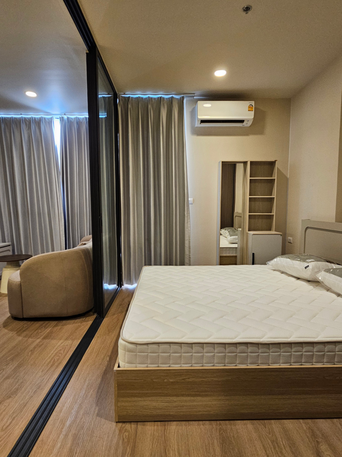 For RentCondoSathorn, Narathiwat : ดิ อิสระ สาทร  ให้เช่า 1 นอน 1 น้ำ พื้นที่ 33 ตรม  25,000 บาท สนใจโทร น้อง 096-2615656 พร้อมให้นัดหมายเข้าชมทุกวัน  The Issara Sathorn for RENT 1bed 1 bath 33 Sq,m price 25,000 Baht   call Nong 096-2615656 Ready to touring everyday   ห้องกว้าง 33 ตรม. พร้