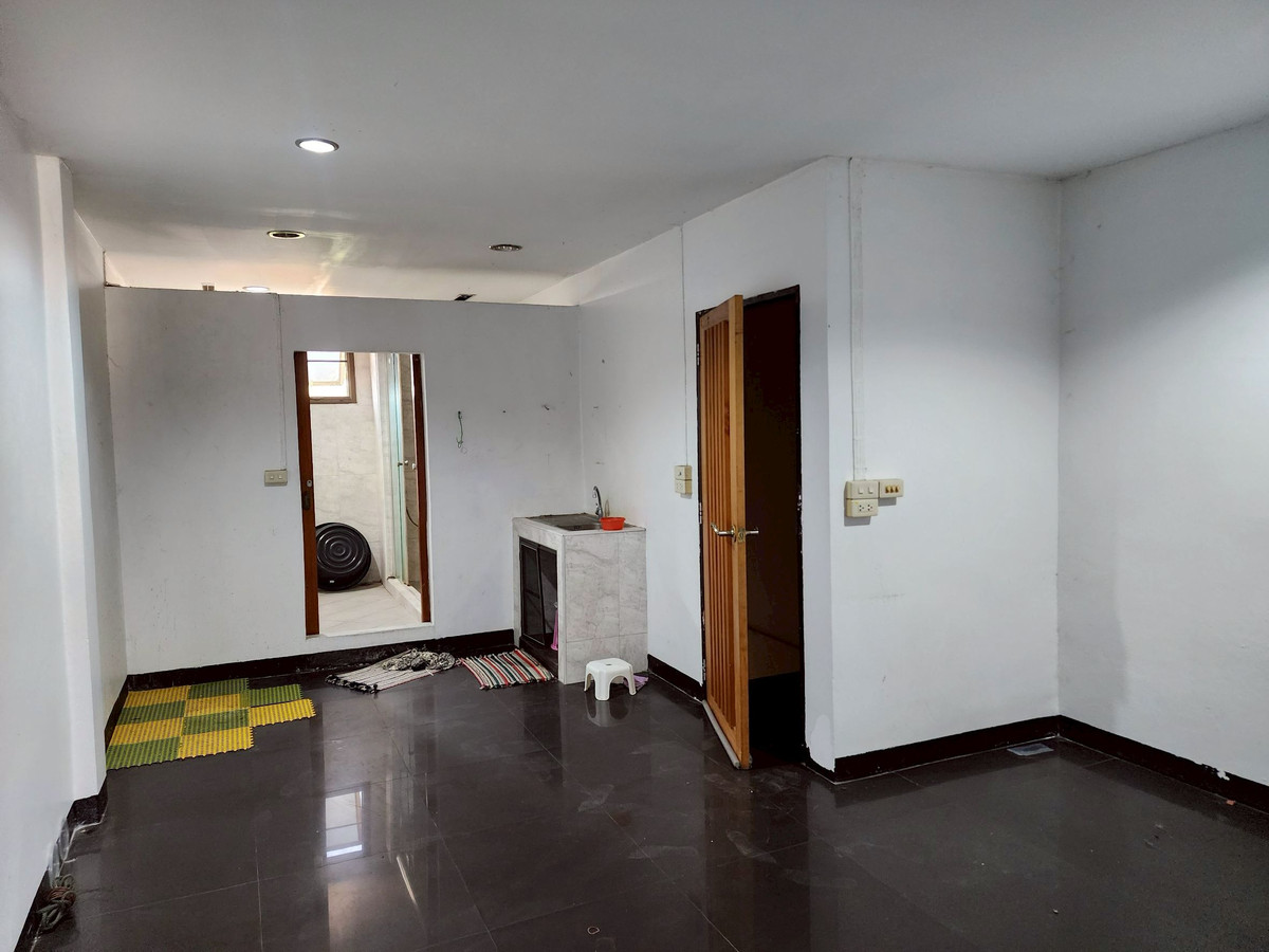 For RentShop HouseBang Sue, Wong Sawang, Tao Pun : Shophouse for rent on the roadside Opposite Wat Soi Thong Pracharat Sai 1 Road, Rama 7, Tel. 065-925-3163