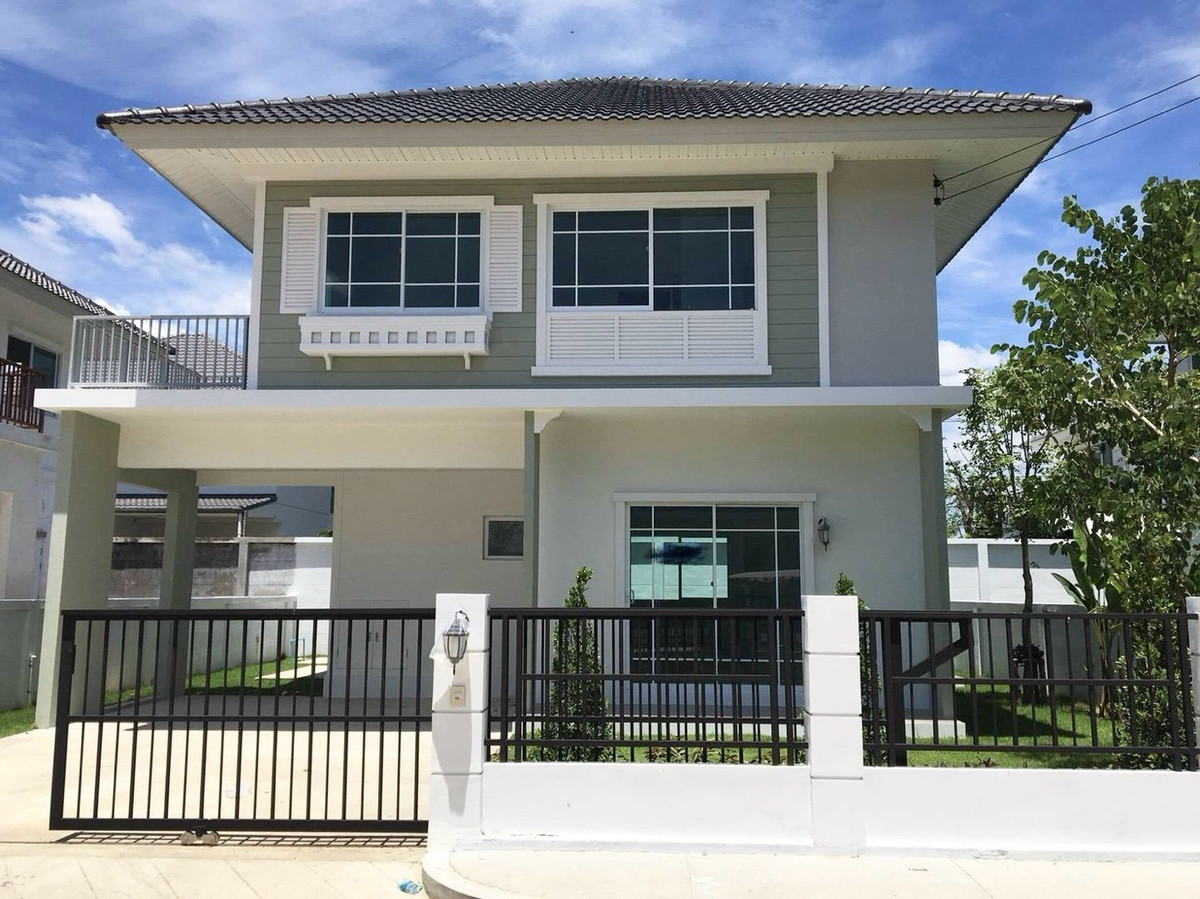 For RentHouseNonthaburi, Bang Yai, Bangbuathong : 3bedroom 3bathroom house opposite Makro Bang Bua Thong. Parking for 4 cars. Spacious living room and kitchen.