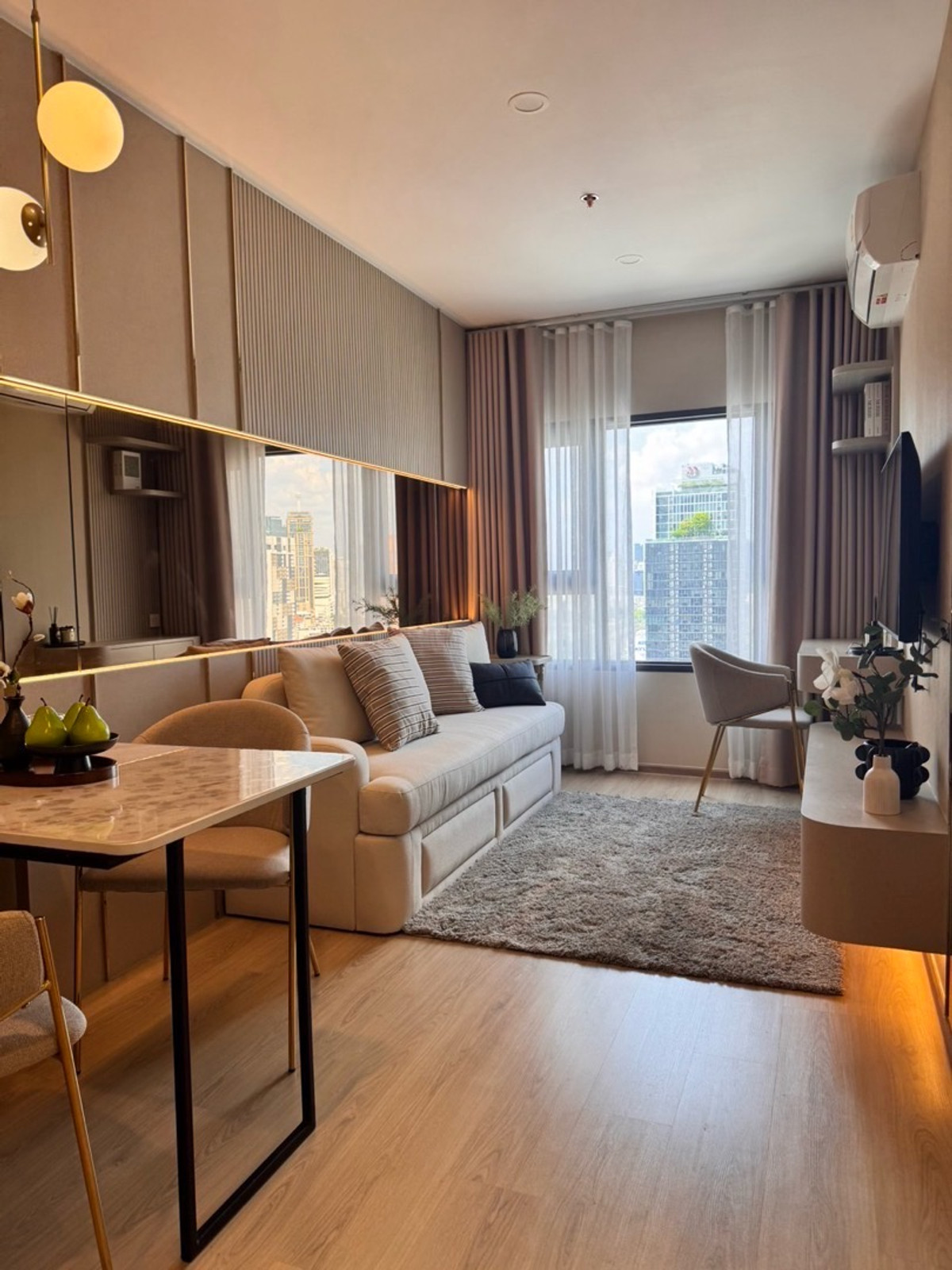 For RentCondoKhlongtoei, Kluaynamthai : New condo for rent, Life Rama IV, Asoke, beautifully decorated, fully furnished. Ready to move in