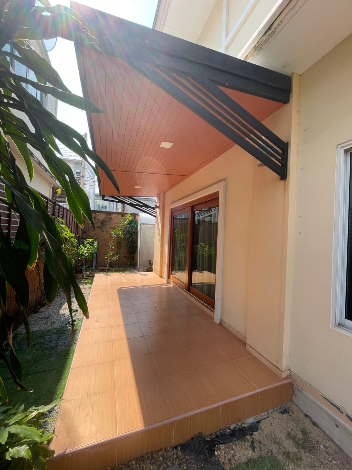 บ้านพัฒนาการ ศรีนครินทร์ : ขายบ้าน!! หมู่บ้าน Le Neo 2 (เลอนีโอ 2) ใกล้ BTS ศรีนครินทร์