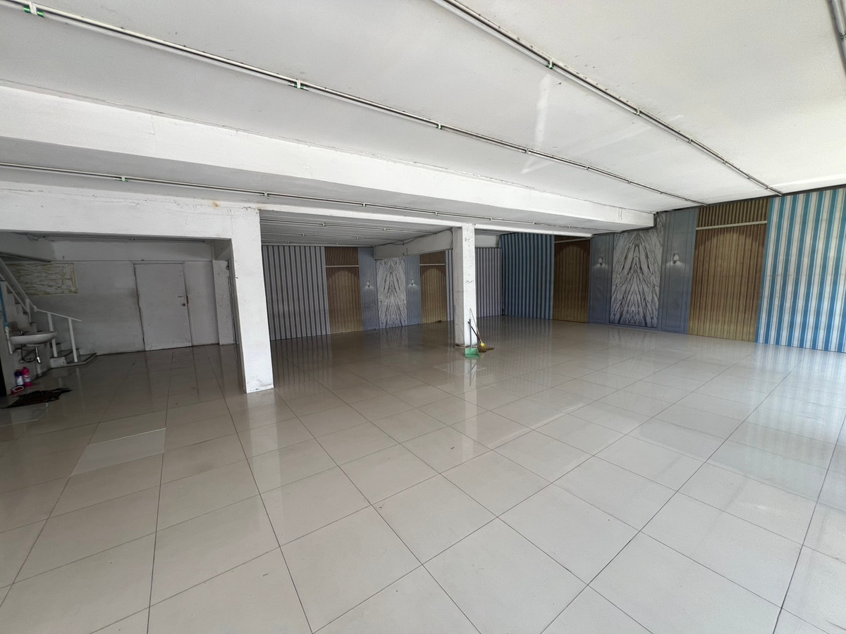 For RentShop HouseSamut Prakan,Samrong : Urgent for rent! 4-story commercial building, prime location, Soi Wat Sriwaree Noi. Extra wide area 40 sq m – only 30,000 baht/month!