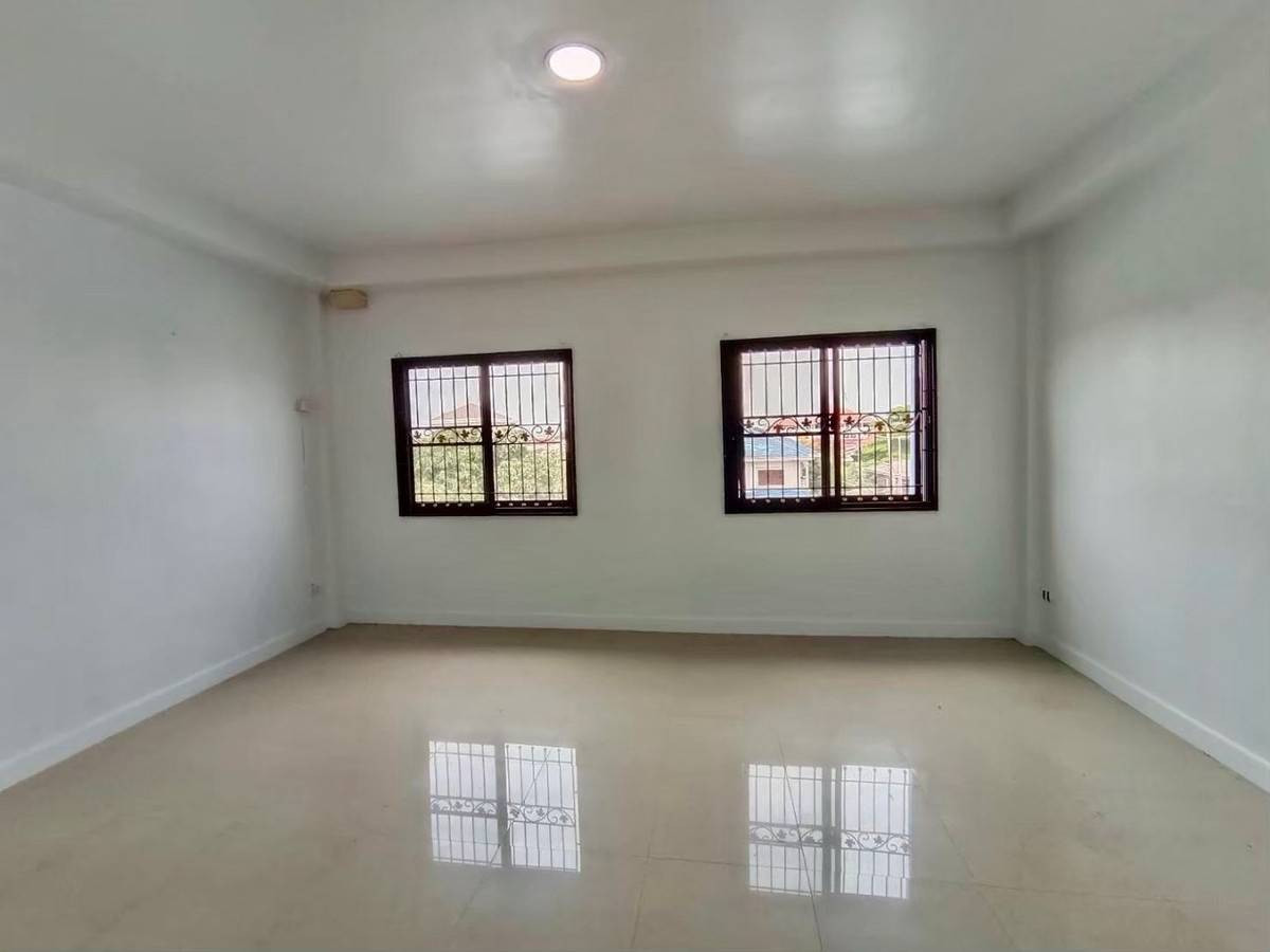 For RentShop HouseSamut Prakan,Samrong : Commercial building for rent Subrungruang City Bangpu Phase 2, near BTS Kheha Station, only 5 minutes.