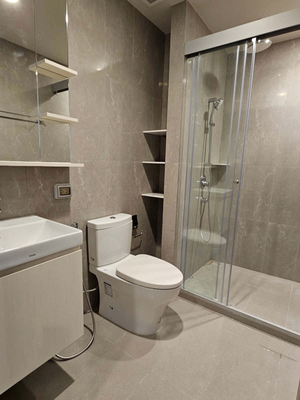 For RentCondoSathorn, Narathiwat : ดิ อิสระ สาทร  ให้เช่า 1+1 นอน 1 น้ำ พื้นที่ 37 ตรม  28,000 บาท สนใจโทร น้อง 096-2615656 พร้อมให้นัดหมายเข้าชมทุกวัน  The Issara Sathorn for RENT 1bed Plus 1 bath 37 Sq,m price 28,000 Baht   call Nong 096-2615656 Ready to touring everyday   ห้องกว้าง 37 ต