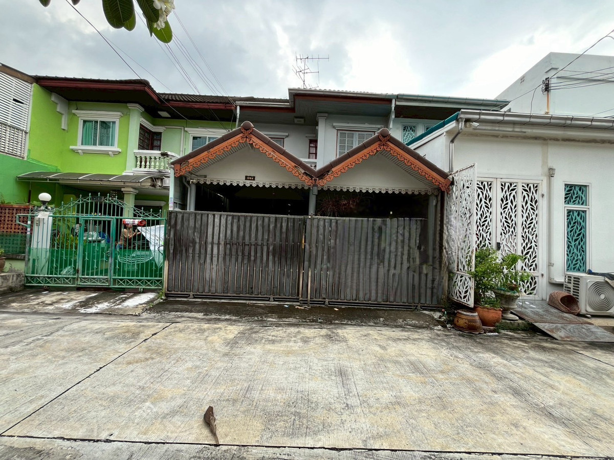 For SaleTownhomeLadprao101, Happy Land, The Mall Bang Kapi : Sinthorn Village, Bang Kapi, Lat Phrao Road, Khlong Chan Subdistrict, Bang Kapi District, Bangkok