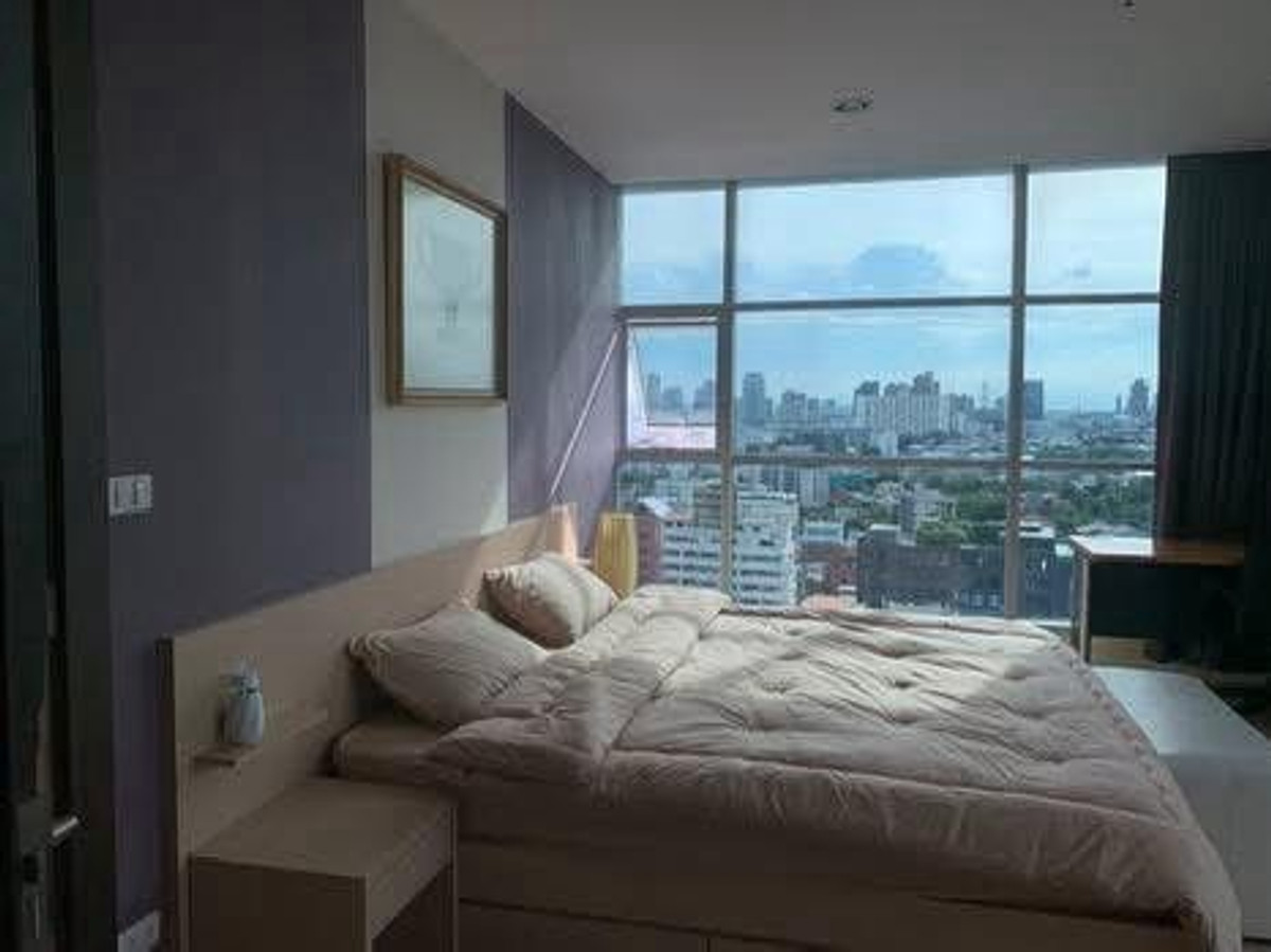 For RentCondoRatchadapisek, Huaikwang, Suttisan : 🏢 ให้เช่าคอนโด Rhythm Ratchada (Owner Post)
(B6902050) 
✨ ห้องใหญ่ วิวเมือง ติด MRT รัชดา หน้าโครงการ พร้อมเข้าอยู่

💰 ราคาเช่า 35,000 บาท / เดือน
(ลดจาก 39,000 บาท)