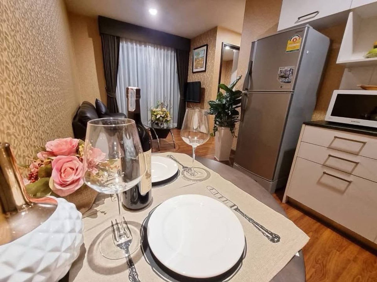 ให้เช่าคอนโดรัชดา ห้วยขวาง : ✨ ให้เช่า คอนโด Diamond Ratchada 12 
(B6902055) 
ใกล้ MRT ห้วยขวาง เดินเพียง 200 เมตร

💰 ค่าเช่า 29,000 บาท / เดือน
(รวมค่าส่วนกลาง + ที่จอดรถแล้ว)