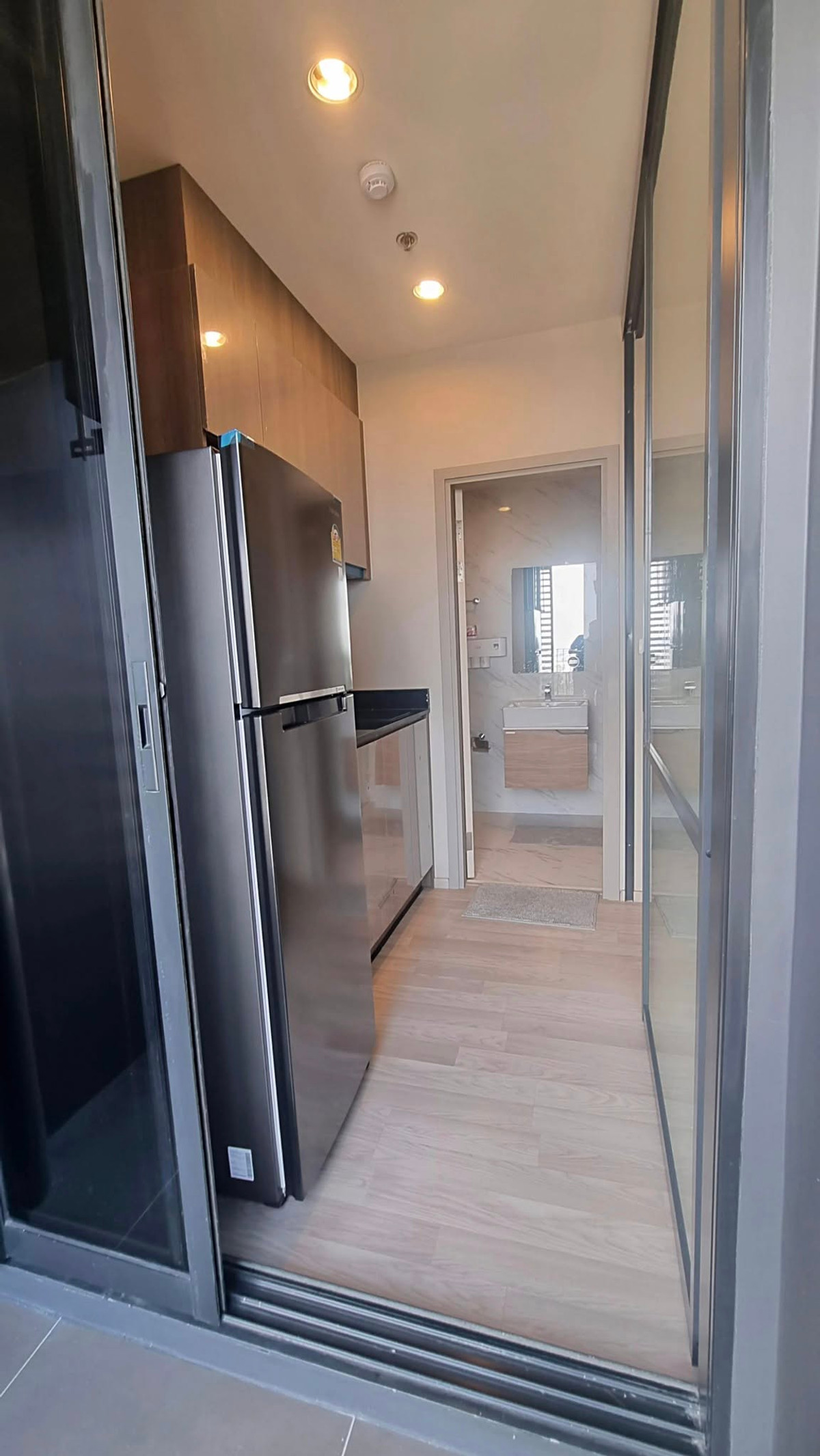 For RentCondoBangna, Bearing, Lasalle : Condo for Rent: Ideo Mobi Sukhumvit East Point Near BTS Bang Na (approx. 250 meters)