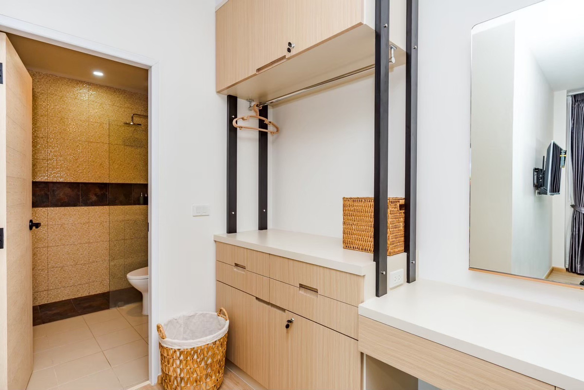 ขายชะอำ เพชรบุรี : วันหยุดของครอบครัวคุณ — ควรมี สไลเดอร์ 15 เมตร รออยู่ 🎢 และเมื่อคุณกลับบ้าน พูลวิลล่าหลังนี้ยังทำงานแทนคุณ — รับ 35,000 บาท/เดือน เป็น Passive Income 💰 Yield 5%