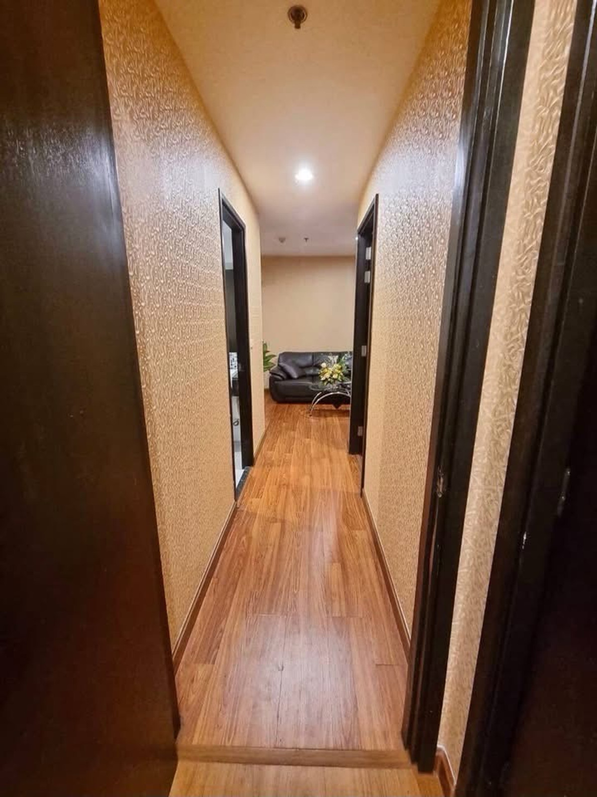 ให้เช่าคอนโดรัชดา ห้วยขวาง : ✨ ให้เช่า คอนโด Diamond Ratchada 12 
(B6902055) 
ใกล้ MRT ห้วยขวาง เดินเพียง 200 เมตร

💰 ค่าเช่า 29,000 บาท / เดือน
(รวมค่าส่วนกลาง + ที่จอดรถแล้ว)