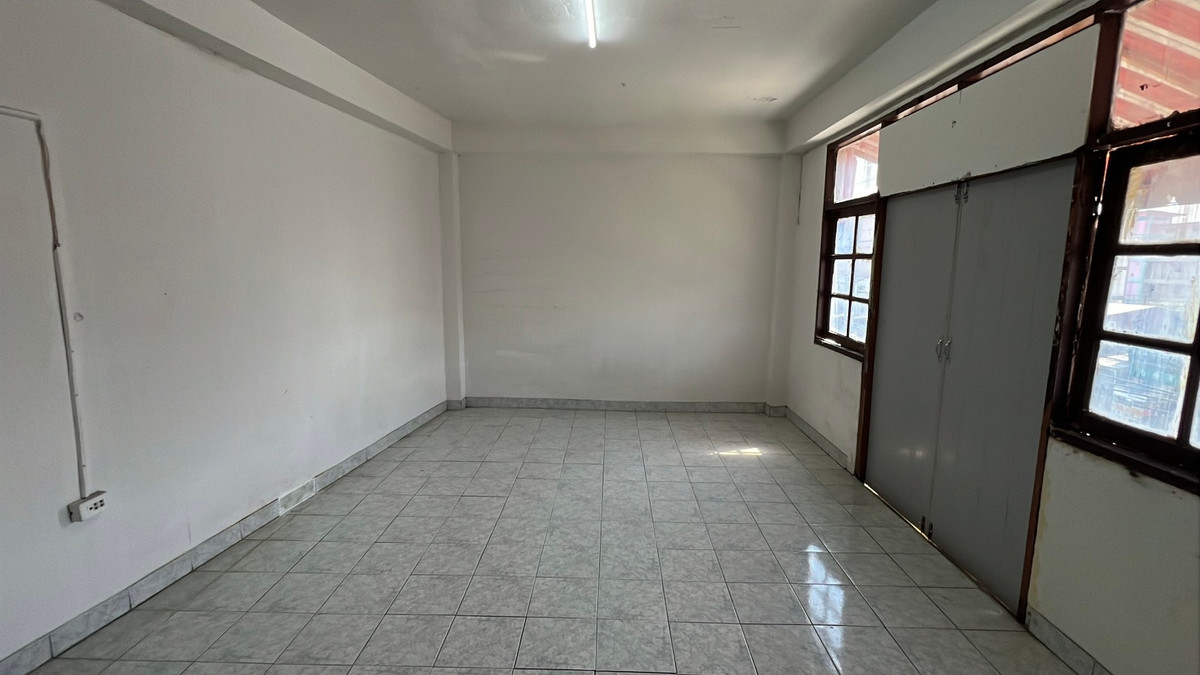 For RentShop HouseSamut Prakan,Samrong : Urgent for rent! 4-story commercial building, prime location, Soi Wat Sriwaree Noi. Extra wide area 40 sq m – only 30,000 baht/month!