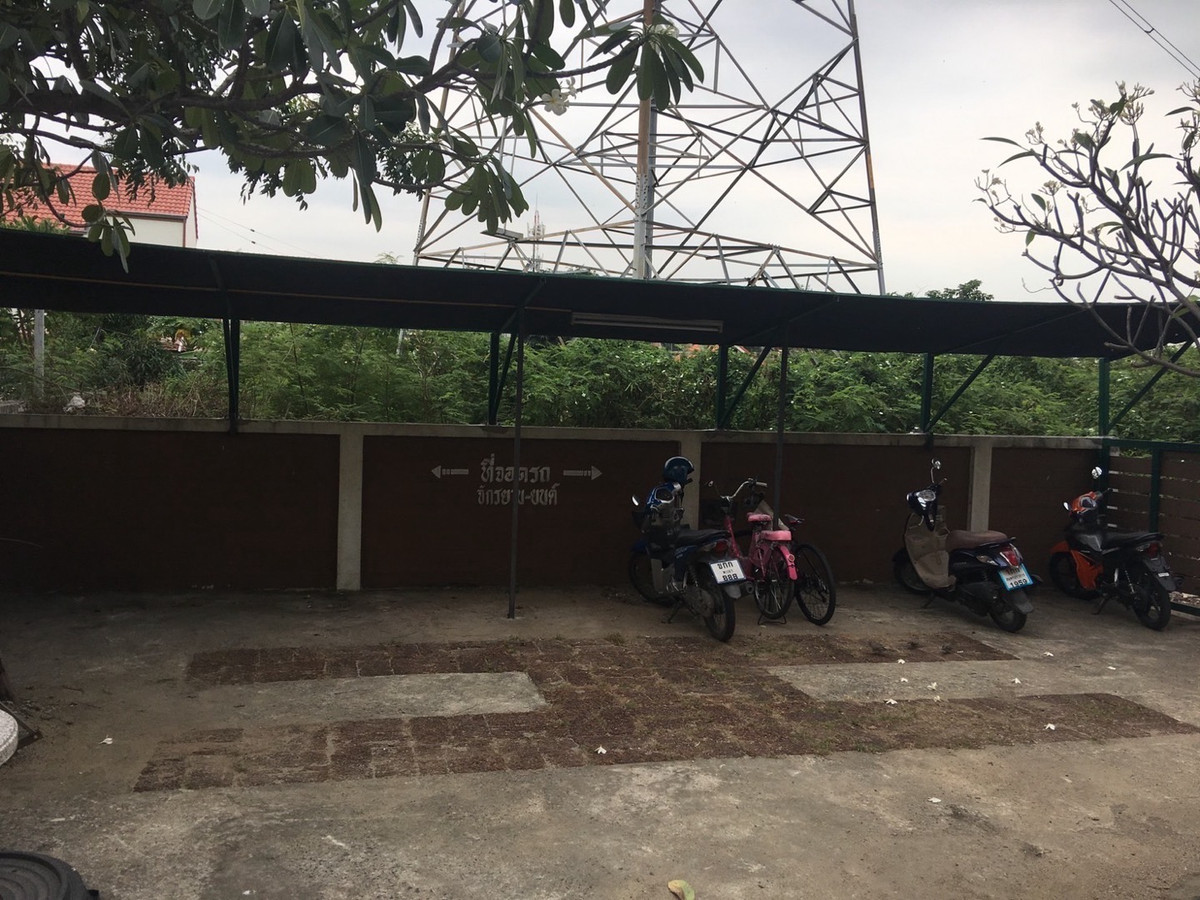 For SaleHotel&Apartment BusinessSamut Prakan,Samrong : Good location behind the corner invest and receive immediate income.