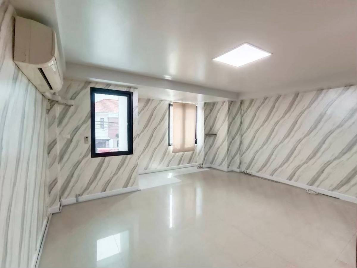 For RentShop HouseSamut Prakan,Samrong : Commercial building for rent Subrungruang City Bangpu Phase 2, near BTS Kheha Station, only 5 minutes.