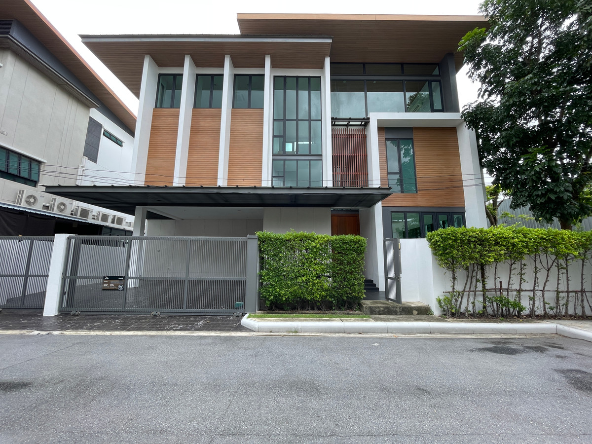 For SaleHouseOnnut, Udomsuk : Luxurious 3-story detached house for sale, The Ava Residence, Sukhumvit 77 - Modern Luxury style, usable space of 620 sq m., near MRT Srinuch, only 750 m., a new definition of relaxation in the heart of the city. In a location that connects every convenie
