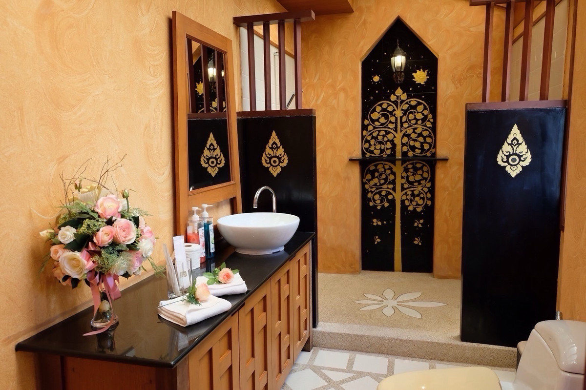 ขายบ้านพัทยา บางแสน ชลบุรี สัตหีบ : พูลวิลล่าสไตล์ไทย-บาหลี 3.5 ชั้น ห่างจากหาดจอมเทียนเพียง 350 เมตร มีสระว่ายน้ำส่วนตัว